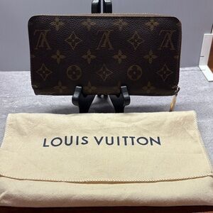 Louis Vuitton Zippy Brown Monogram Zipper Wallet. Vintage